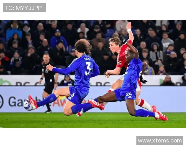 尤文图斯与曼联激战成和双方在欧战中展现强大实力